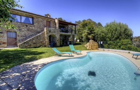 Ferienhaus Nr.57071 Solaro - Corse - G&icirc;te &agrave; Solaro, c&ocirc;te orientale, Haute-Corse, labellis&eacute; G&icirc;tes de France : la piscine et la batisse