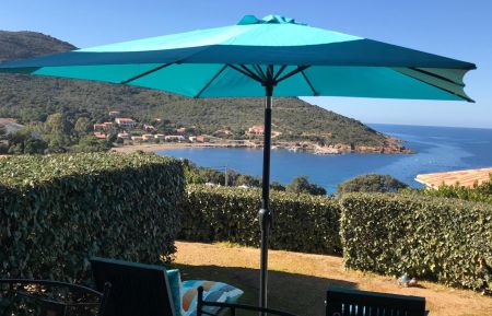 Ferienhaus Nr.61901 Gal&eacute;ria - Corse - G&icirc;te &agrave; Galeria, Balagne, Haute-Corse, labellis&eacute; G&icirc;tes de France : la terrasse avec vue mer
