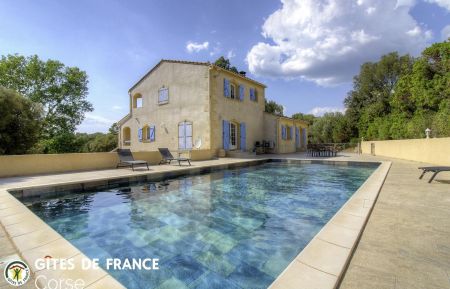 Ferienhaus Nr.22461 Sart&egrave;ne - Corse - G&icirc;te &agrave; Sart&egrave;ne le grand valinco en Corse du Sud labellis&eacute; g&icirc;te de france: la piscine et la maison