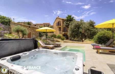 N &deg; Bed And Breakfast26021 Piana - Corse - Chambre d'h&ocirc;tes, &agrave; Piana, la c&ocirc;te Ouest, Corse du Sud, labellis&eacute; G&icirc;tes de France : la piscine et le spa