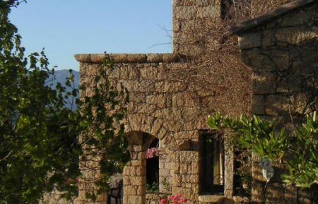 Ferienhaus Nr.16403 Sart&egrave;ne - Corse - Le logement et sa terrasse au premier &eacute;tage, partie centrale de la propri&eacute;t&eacute; 
