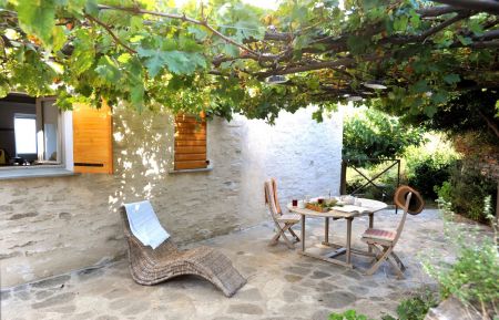 Ferienhaus Nr.64321 Sisco - Corse - G&icirc;te &agrave; Sisco, Le Grand Bastia, Haute-Corse, labellis&eacute; G&icirc;tes de France : la terrasse devant l'entr&eacute;e