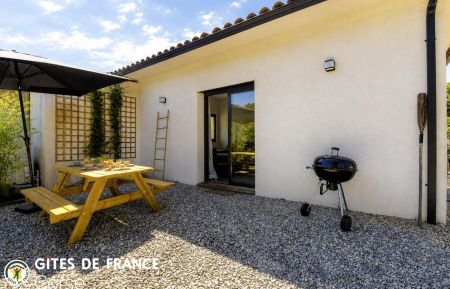 Ferienhaus Nr.28861 Porto-Vecchio - Corse - Gite &agrave; Porto-Vecchio, le Sud Corse, Labellis&eacute; G&icirc;tes de France : la terrasse gravillon&eacute;e et le gite