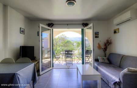 Appartement à Ile Rousse, Balagne, Haute-Corse, labellisé Gîtes de France : séjour/cuisine Ferienhaus Nr.62161 L'Île-Rousse - Corse - Appartement à Ile Rousse, Balagne, Haute-Corse, labellisé Gîtes de France : séjour/cuisine